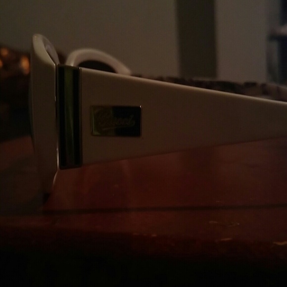 Gucci sunglasses - Picture 1 of 3